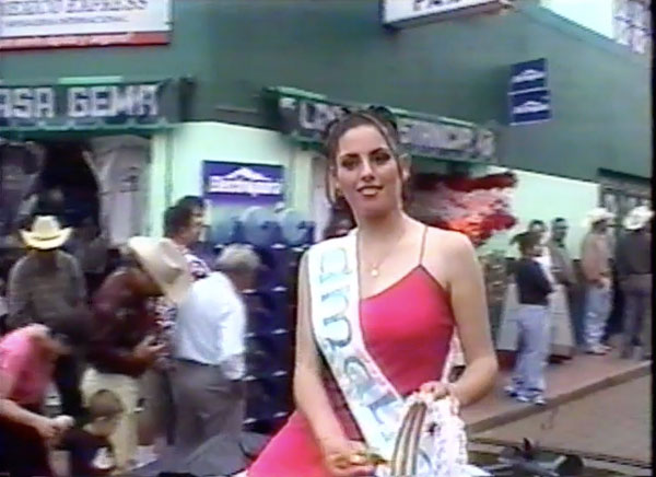 Desfile de Reinas de 2002 en Tlachichila